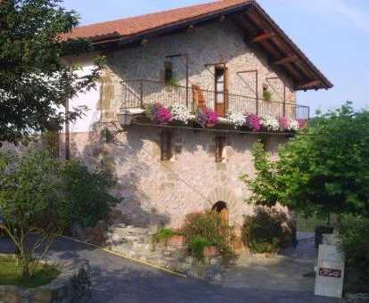 Edificio de piedra de este bonito hotel con encanto.