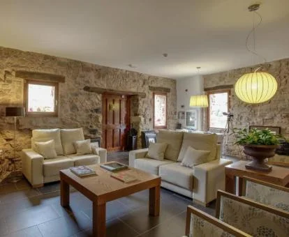 Una de las acogedoras zonas de uso compartido del hotel.