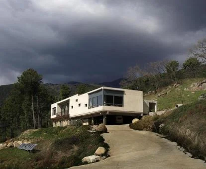 Hermoso hotel rural en medio de la naturaleza ideal para descansar.
