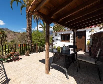 Coqueta casita rural con zona exterior privada.