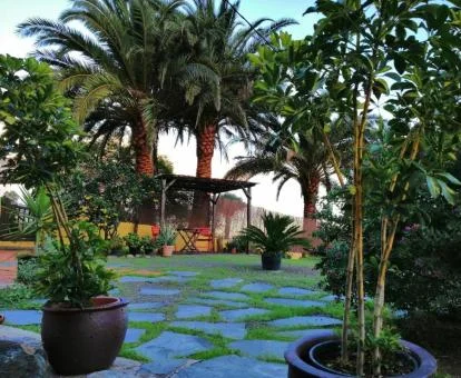 Zonas exteriores de esta preciosa cueva ideal para parejas.