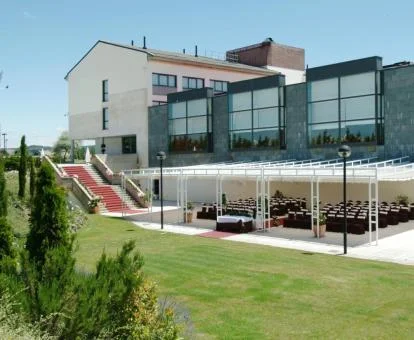 Edificio de este coqueto hotel boutique con amplios jardines.