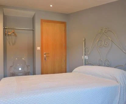 Una de las acogedoras habitaciones dobles de este hotel rural.