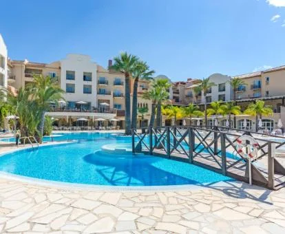 Coqueto hotel con encanto con piscina al aire libre.