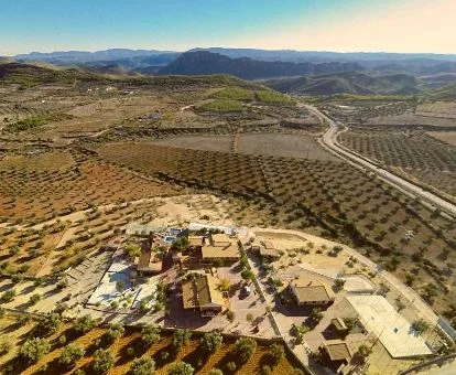Hermoso establecimiento rural en un tranquilo entorno rodeado de campiña.