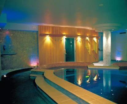 Instalaciones de bienestar de este spa con zona de aguas y sauna.