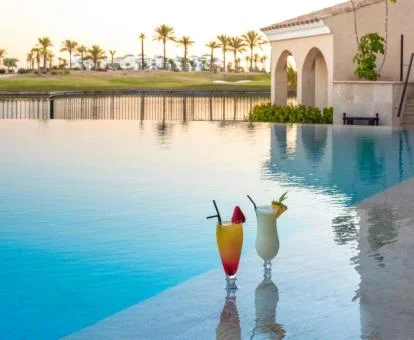 Espectacular piscina exterior de este hotel con encanto.