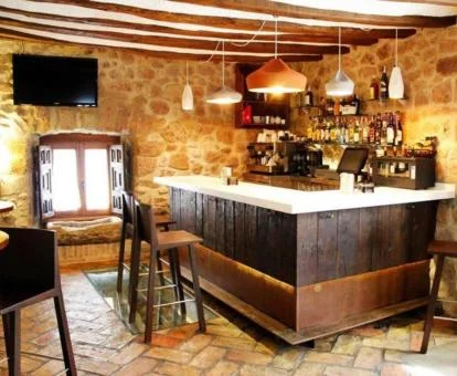 Bar rústico de este acogedor hotel rural.