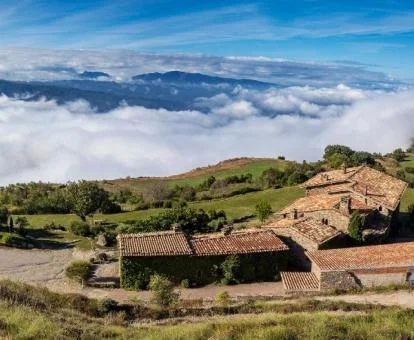 Maravilloso hotel en medio de la naturaleza perfecto para parejas que buscan disfrutar del turismo rural.