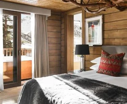 Hermosa suite con terraza y jacuzzi privado al aire libre.