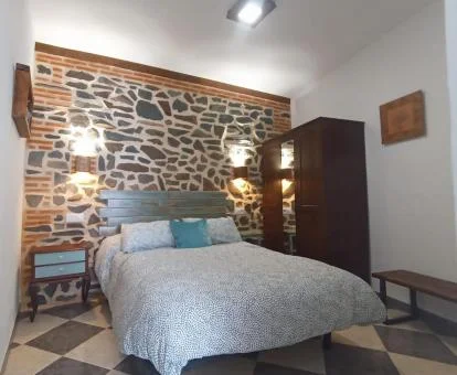 Uno de los dormitorios acogedores de esta coqueta casa independiente.