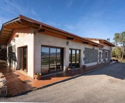 Preciosa casa rural en un bello entorno natural con piscina privada.