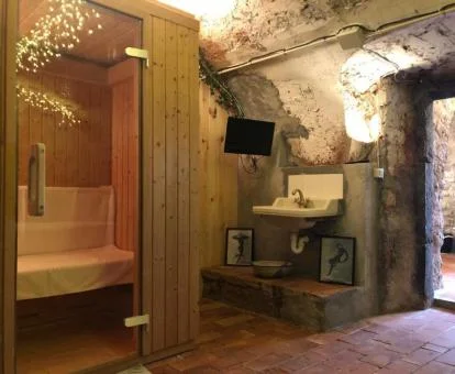 Zona de bienestar con sauna de este hotel rural.