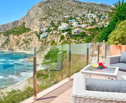 Fabulosa terraza con vistas al mar de este hotel con encanto.
