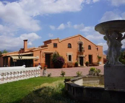 Elegante edificio tradicional de este hotel rural perfecto para desconectar del bullicio.