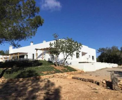 Edificio de este hotel rural en un tranquilo entorno para descansar.