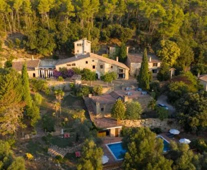 Vista aérea de este espectacular hotel boutique en la naturaleza.