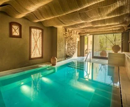 Precios zona de bienestar con piscina cubierta de este hotel romántico.