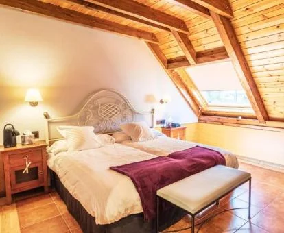 Una de las coquetas habitaciones de estilo tradicional del hotel.
