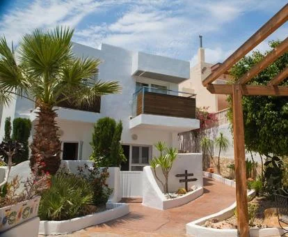 Exteriores de este acogedor hotel ideal para desconectar del bullicio.