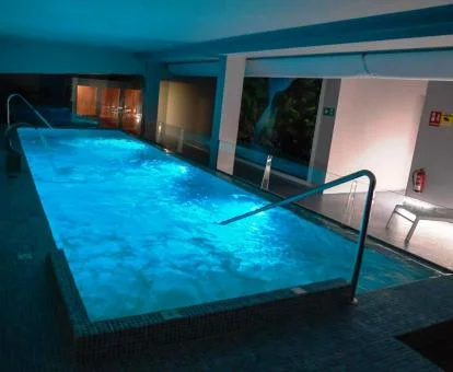 Preciosa piscina cubierta de este hotel con encanto.