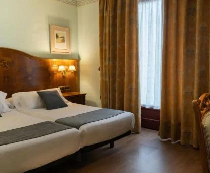 Una de las acogedoras habitaciones de estilo tradicional del hotel.