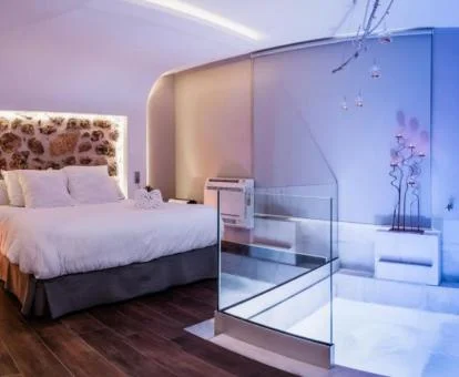 Una de las preciosas habitaciones con jacuzzi privad de este establecimiento.