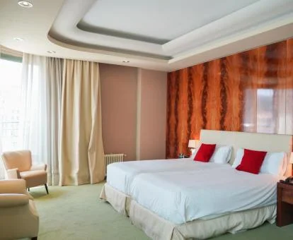 Amplia habitación de elegante estilo de este hotel boutique.