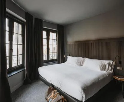 Una de las elegantes habitaciones con vistas a la ciudad del hotel.