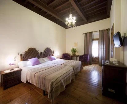 Una de las amplias habitaciones de estilo elegante de este hotel boutique.