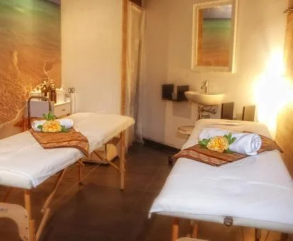 Sala de masajes y tratamientos de bienestar del spa del hotel.