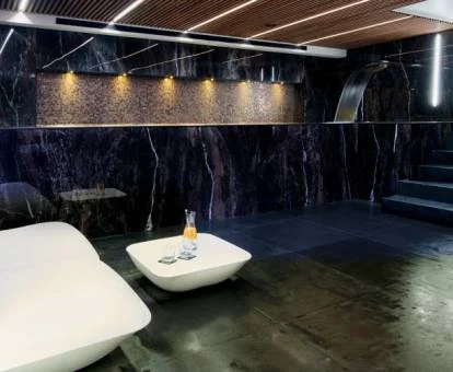 Acogedor centro de bienestar de este hotel ideal para parejas.