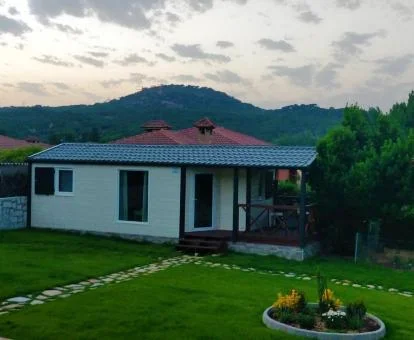 Coqueta casa independiente rodeada de naturaleza con jacuzzi privado.