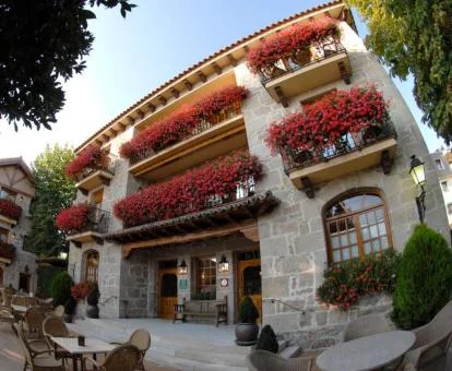 Edificio de este coqueto hotel con encanto con habitaciones de estilo rústico.