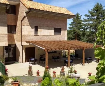 Hotel con encanto con zona exterior y spa de uso privado.