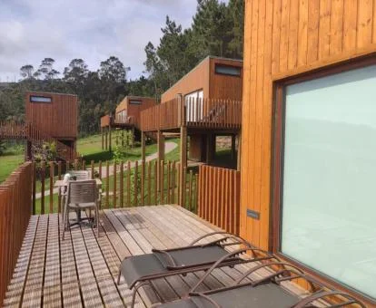 Establecimiento rural con preciosas cabañas de madera independientes.