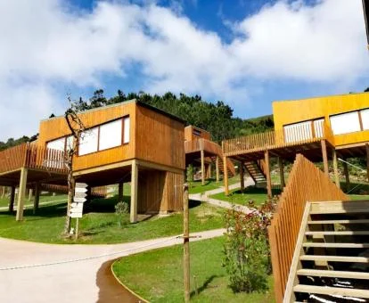 Cabañas independientes con jacuzzi privado de este establecimiento.