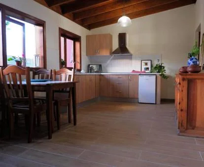 Interior de una de las acogedoras casas de este complejo rural.