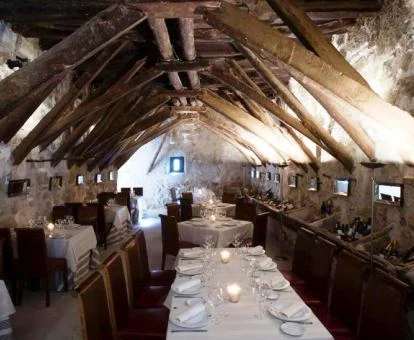 Uno de los espacios de uso compartido y estilo tradicional del hotel.