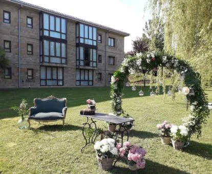 Edificio de este bello parador con zonas exteriores.