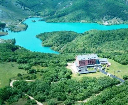 Fabuloso parador en un tranquilo entorno natural para explorar.