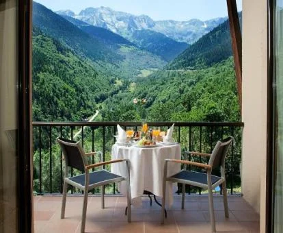 Balcón con espectaculares vistas a la naturaleza de una de las habitaciones del Parador.