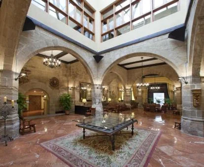 Uno de los elegantes espacios de uso compartido de este histórico hotel boutique.