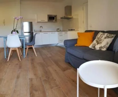 Interior de uno de los coquetos apartamentos del establecimiento.