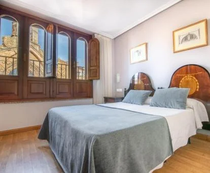 Una de las acogedoras habitaciones dobles con vistas de este hotel boutique.