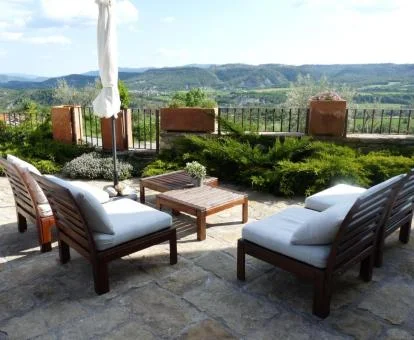 Terraza con fabulosas vistas a las montañas de este hotel con encanto.