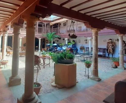 Bello patio interior de esta acogedora posada.