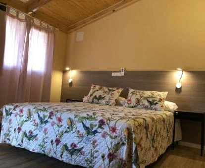 Una de las acogedoras habitaciones dobles de este hotel rural. 
