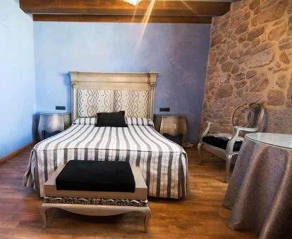 Una de las cómodas habitaciones de estilo tradicional de este hotel rural.