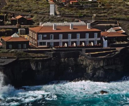 Agradable hotel balneario junto al mar.